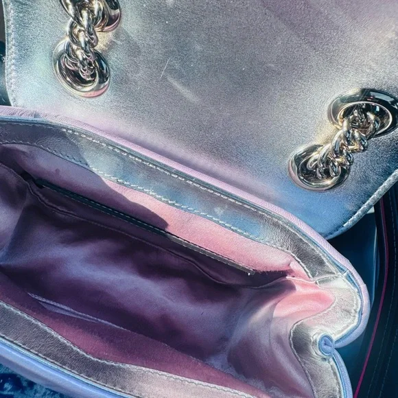 Gucci Pink Crossbody Bag with Chain Strap and Structured Shape - Picture 3 of 7